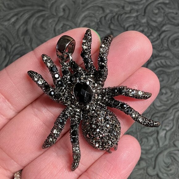 Black Rhinestone Tarantula Spider Pendant Ornament Halloween Jewelry - Picture 7 of 7